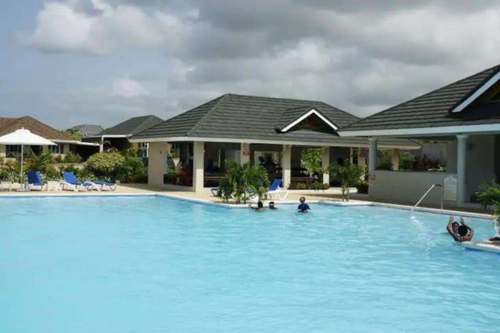 Sunset Palms & Villa Management Ltd Richmond Экстерьер фото
